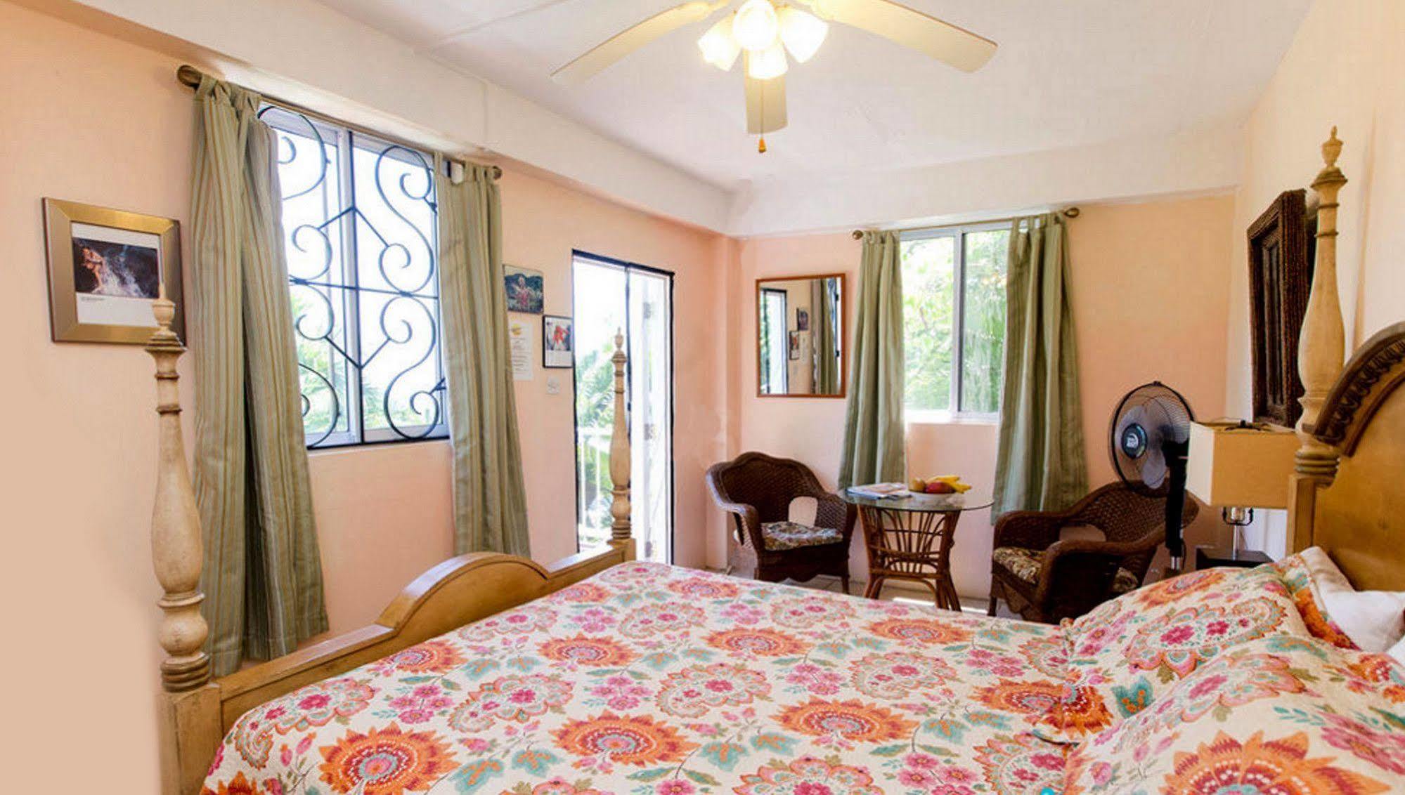Nature'S Paradise Bed and Breakfast Bahía Marigot Exterior foto